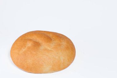 Beyaz arka plan üzerinde izole ekmekler.