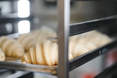 Ham kruvasan pişirme önce kapatın. Klasik Fransız pasta vanilya krem ile Viennoiserie hamur yapılmış.
