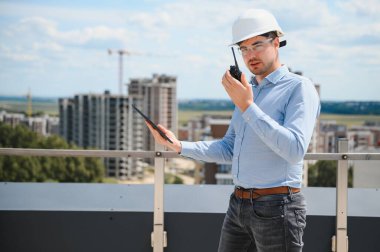 Bir mimarın portresi, profesyonel ustabaşı..