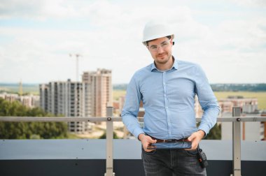 Bir mimarın portresi, profesyonel ustabaşı..