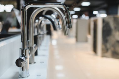 Hırdavatçıdaki su muslukları.