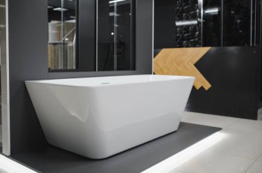 En büyük mobilya mağazasında banyo ve diğer hijyenik eşyalar satılıyor..