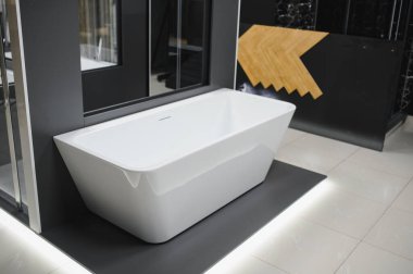 En büyük mobilya mağazasında banyo ve diğer hijyenik eşyalar satılıyor..