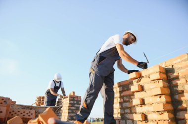 işçilerin bir inşaat sahasında grup.