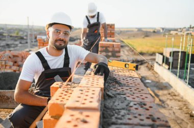 işçilerin bir inşaat sahasında grup.