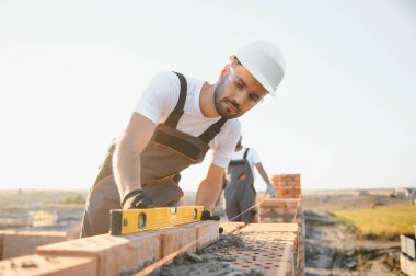 işçilerin bir inşaat sahasında grup.