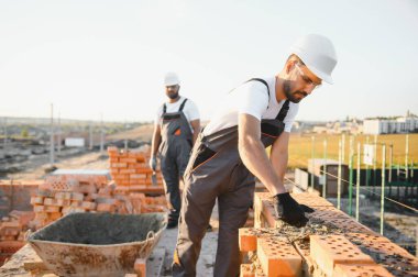 işçilerin bir inşaat sahasında grup.