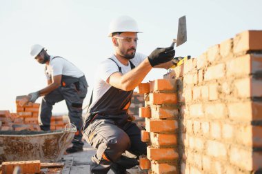 işçilerin bir inşaat sahasında grup.