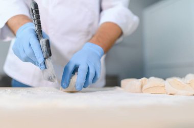 Hamur yoğurucu ve fırın malzemeleri. Fırın kavramı.