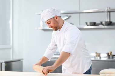 Hamur yoğurucu ve fırın malzemeleri. Fırın kavramı.