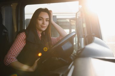 Kamyon şoförü kadın, Avrupa 'da kadın kamyoncu işgali. Halk ve endüstriyel ulaşım kavramı.