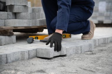 Asma kat. Döşeme taşları. Küp açık tabağı