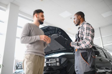 Tamircilik, garajda araba bakımı. Müşteri hizmetleri, araba bakımı ve anlaşma anlaşması..