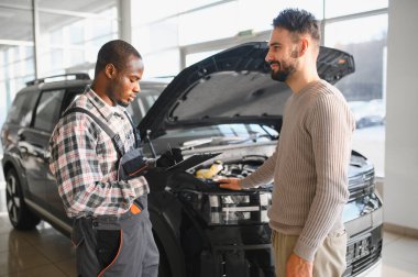Tamircilik, garajda araba bakımı. Müşteri hizmetleri, araba bakımı ve anlaşma anlaşması..