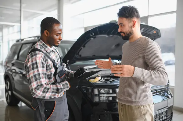 Tamircilik, garajda araba bakımı. Müşteri hizmetleri, araba bakımı ve anlaşma anlaşması..