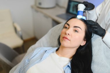 Saç ve kafa derisinin mikroskobik incelemesi için teşhis kompleksi.