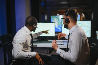 Tamirat merkezi. Yük taşımacılığında lojistik ve navigasyon yönetimi.