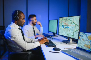 Nakliye için destek merkezleri gönderiliyor. Kargo teslimatının lojistik ve navigasyonu.