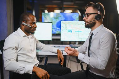 Tamirat merkezi. Yük taşımacılığında lojistik ve navigasyon yönetimi.