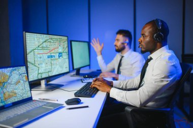 Tamirat merkezi. Yük taşımacılığında lojistik ve navigasyon yönetimi.