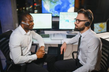 Tamirat merkezi. Yük taşımacılığında lojistik ve navigasyon yönetimi.