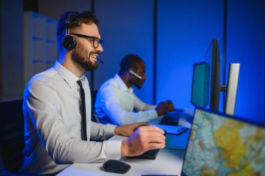 Tamirat merkezi. Yük taşımacılığında lojistik ve navigasyon yönetimi.