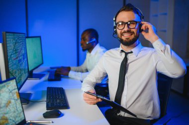 Tamirat merkezi. Yük taşımacılığında lojistik ve navigasyon yönetimi.