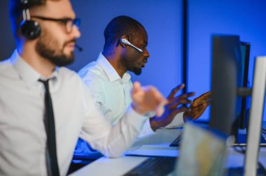 Tamirat merkezi. Yük taşımacılığında lojistik ve navigasyon yönetimi.