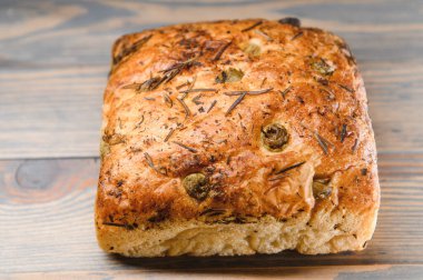 Ahşap arka planda hamur işleri.