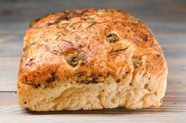 Ahşap arka planda hamur işleri.