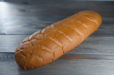 Ahşap arka planda fotoğraf, taze ekmek, lezzetli ekmek..