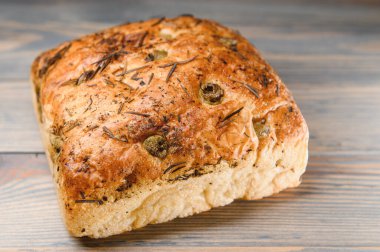 Ahşap arka planda hamur işleri.