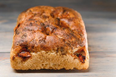 Ahşap arka planda hamur işleri.