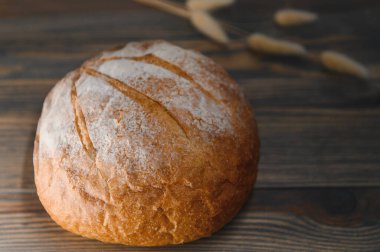 Ahşap arka planda fotoğraf, taze ekmek, lezzetli ekmek..