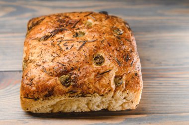 Ahşap arka planda hamur işleri.