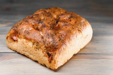 Ahşap arka planda hamur işleri.