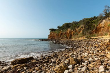 Les Sables d 'Olonne' daki (Vendee - Fransa) Cayola noktasının kayalık ve kayalık kayalıkları)