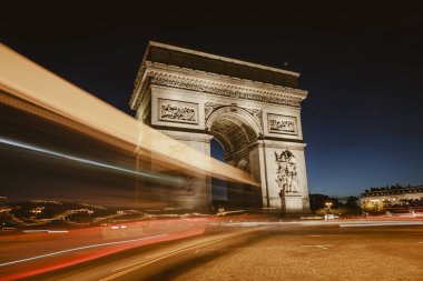 Zafer Takı 'nın Gece Görüşü - Paris, Fransa' da Zafer Takı
