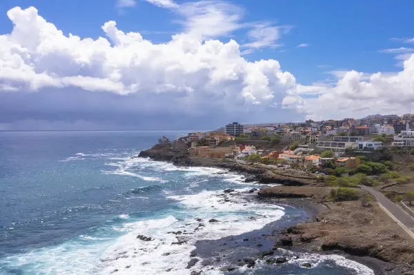Praia 'daki Cidadela' nın havadan görünüşü - Santiago - Cape Verde Adalarının başkenti - Cabo Verde