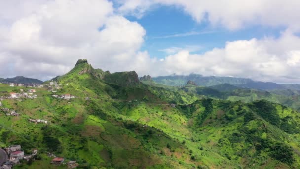 Widok Lotu Ptaka Górski Zielony Krajobraz Wyspy Santiago Porze Deszczowej — Wideo stockowe