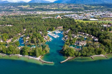 Fransa 'nın Haute-Savoie kentindeki Ripaille Mahallesi' nin (Thonon-Les-Bains) hava manzarası