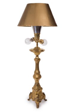 Beyaz arka plan üzerinde yalıtılmış bağbozumu masa lambası