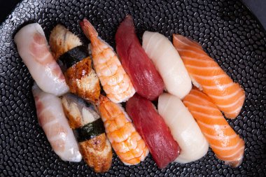 Lezzetli Nigiri suşi Bento California Roll ile çeşitli