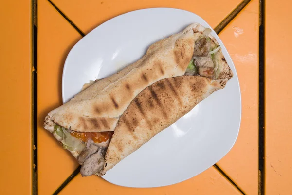 Libanoni Shawarma Csirkével Báránnyal Pitakenyérben — Stock Fotó
