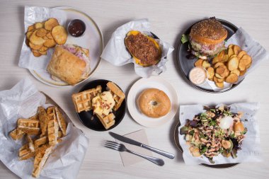 Fast food. Abur cubur yeme kavramı. Üst görünüm.