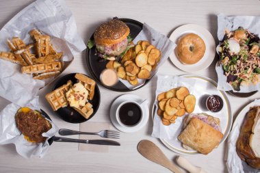 Fast food. Abur cubur yeme kavramı. Üst görünüm.