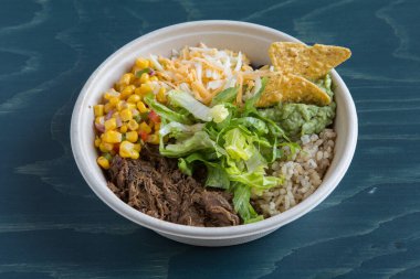 Meksika yemeği burrito desnudo kasede