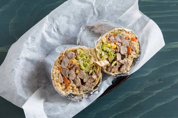 Burrito Mexicano Ternera Con Diferentes Ingredientes —  Fotos de Stock