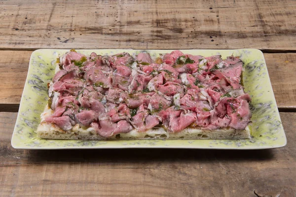 Italienische Pizza Mit Rosenkohl Auf Holzboden — Stockfoto
