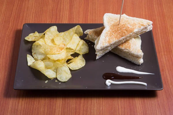 Sandviç Ton Balıklı Yengeç Peynirli Jambonlu Zeytinyağı — Stok fotoğraf